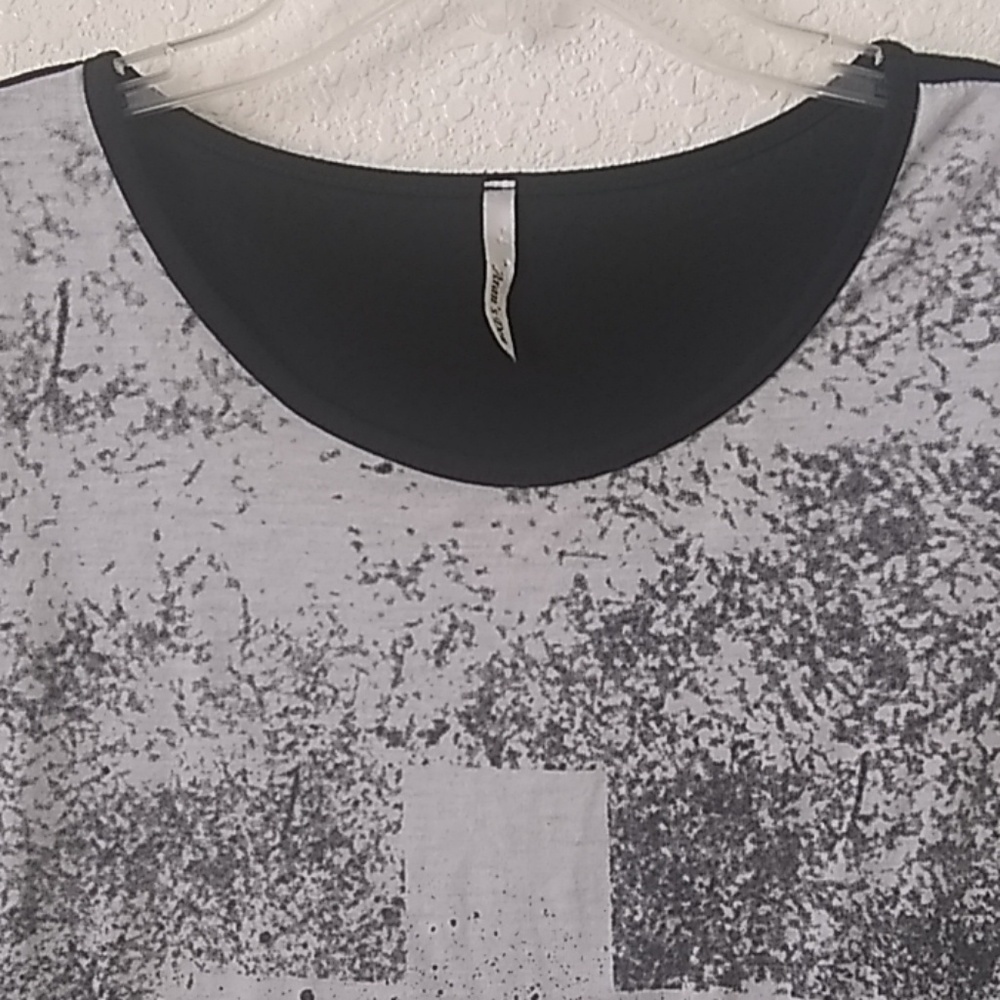 FINAL MARKDOWN Ladies' Aran's Den Partial Lace Overlay Tee medium - Picture 2 of 7